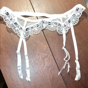 Victoria's Secret White Lace Garter Belt